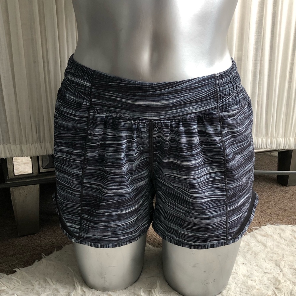 226.♎️Lululemon hotty hot short II long 4”